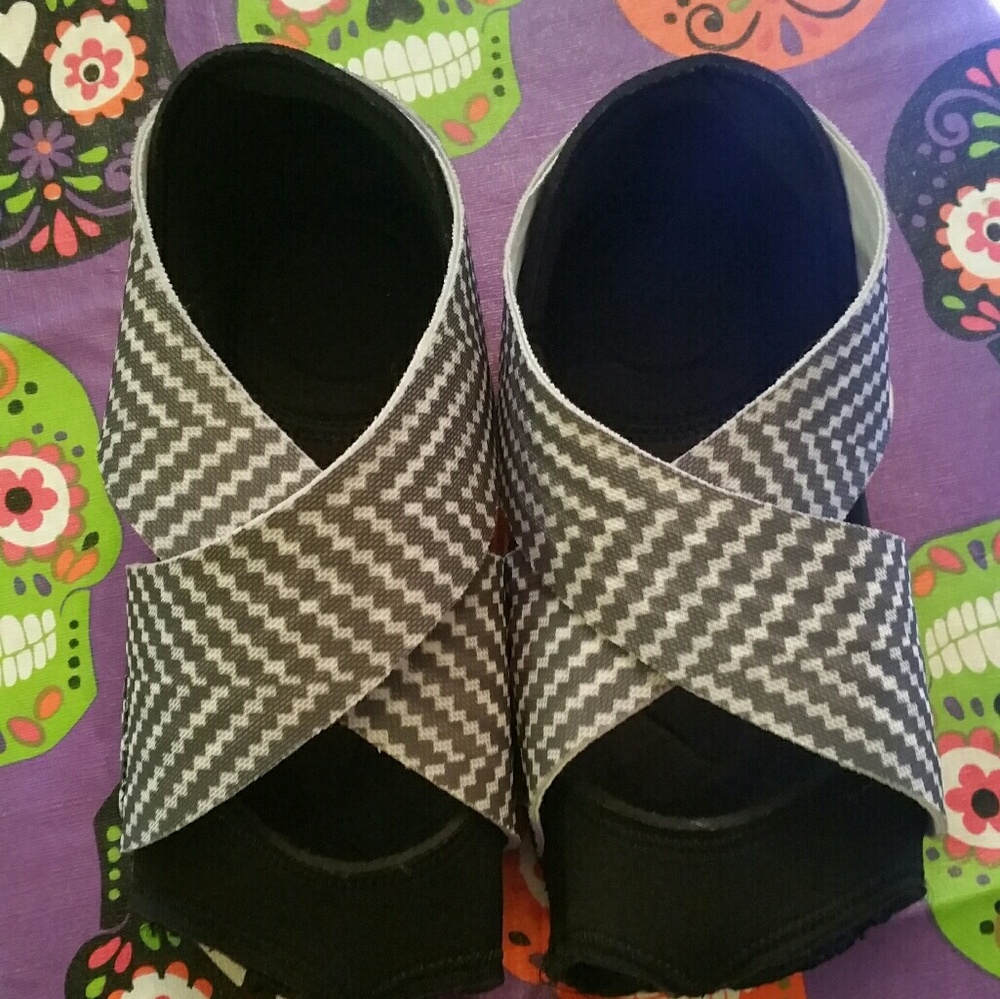 Nike wrap  toeless yoga/training shoes size XL